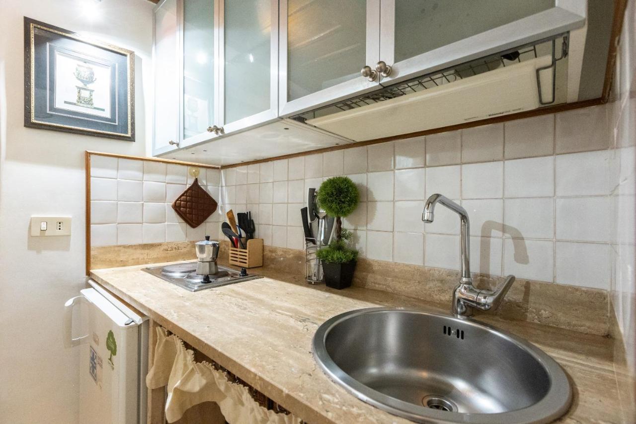 Romantica Studio-Rental In Рим Экстерьер фото